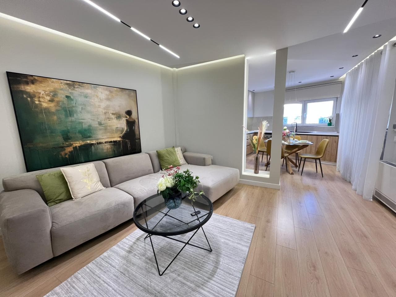 SHITET APARTAMENT 2+1+2 - RRETHRROTULLIMI I ZOGUT TE ZI