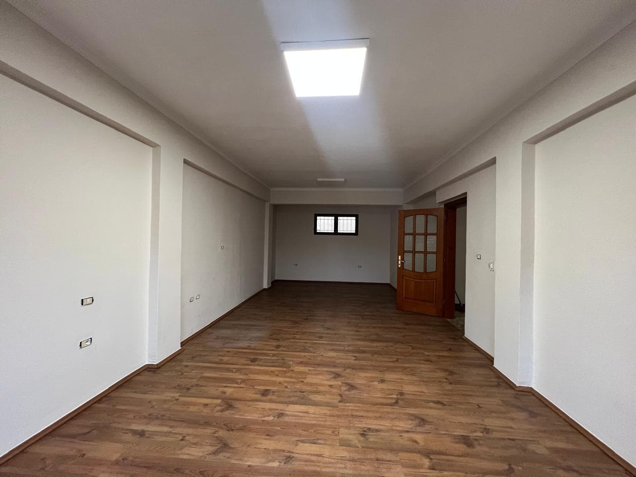 QIRA AMBJENT ZYRE 125 M2 - ATSH ( PRANE PAZARIT TE RI )