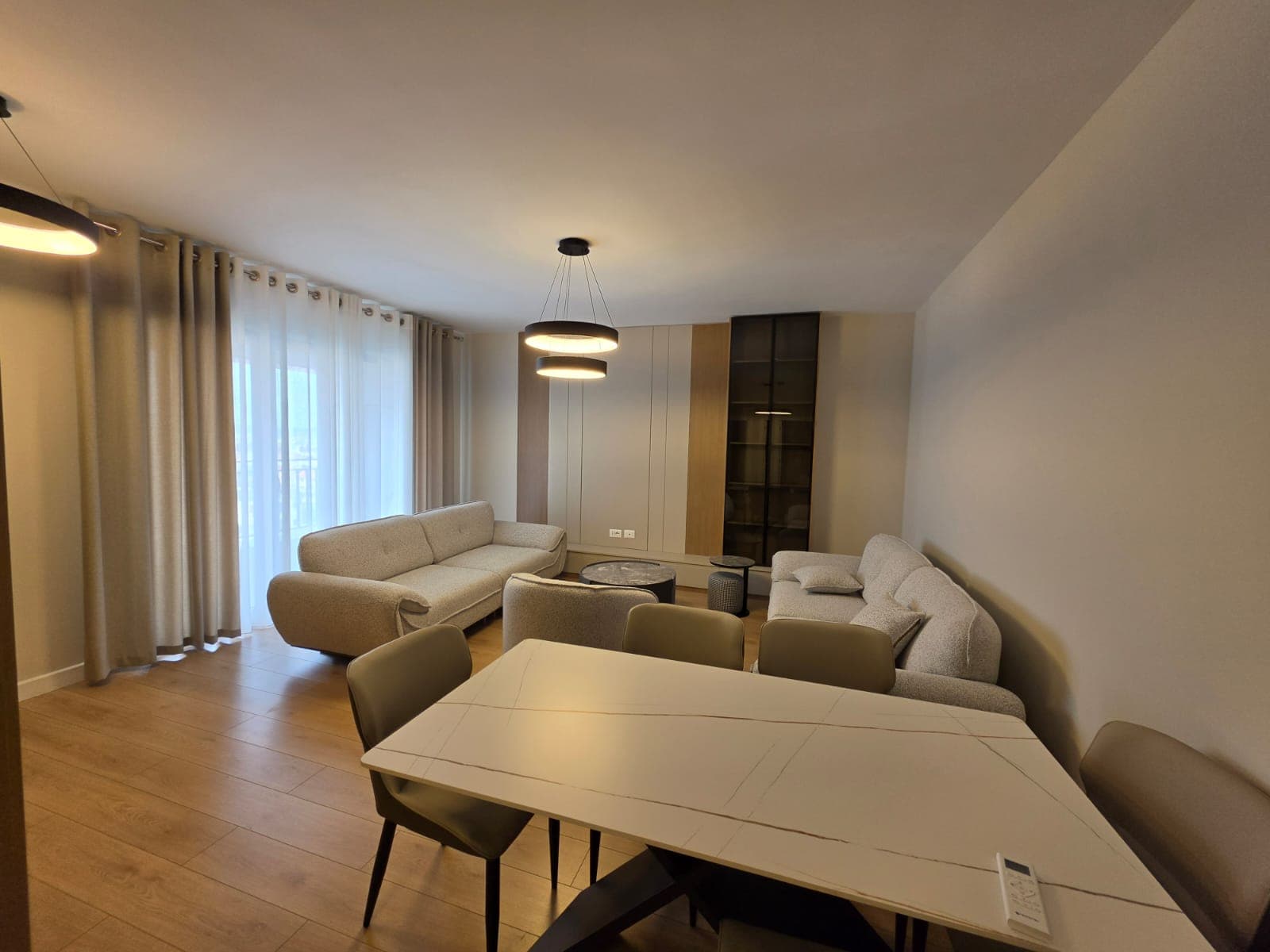 JEPET ME QIRA APARTAMENT 2+1 në BULEVARDIN E RI!