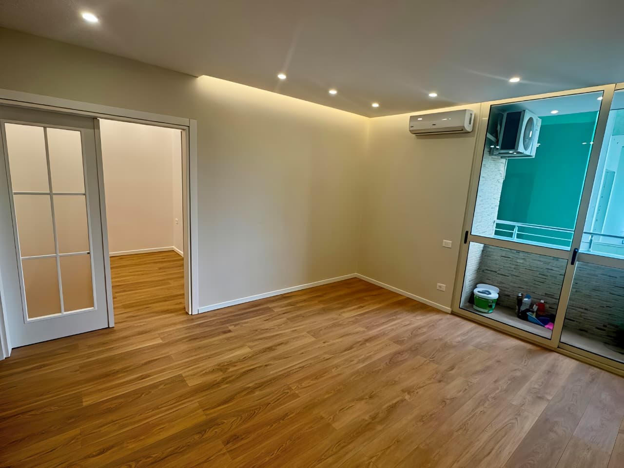 APARTAMENT 1+1 +BALLKON PER SHITJE,KOMUNA E PARISIT !!!